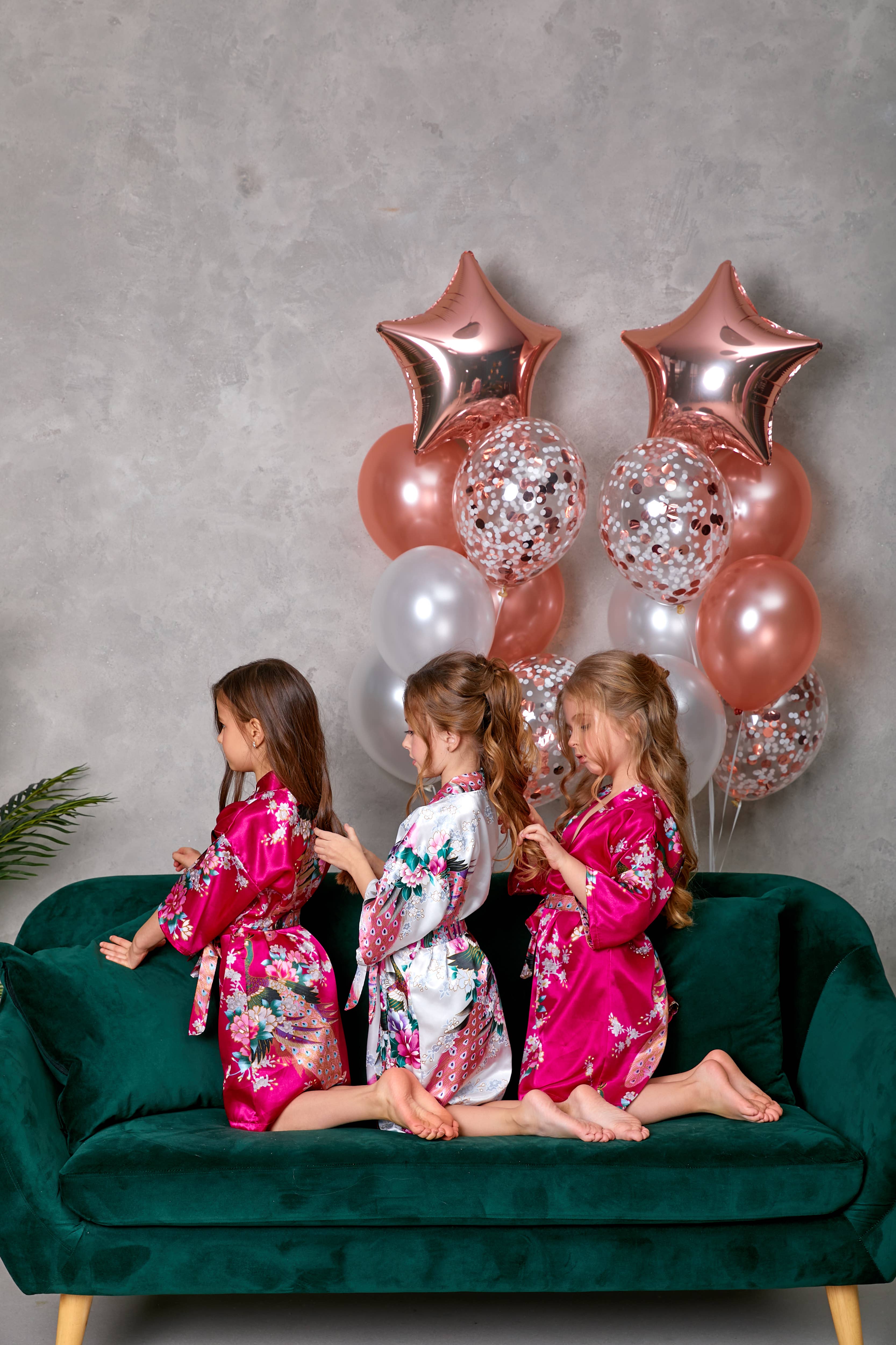 Sisters G Kids – Roupão de banho - Crianças por atacado – Kimonos infantis de cetim com estampa floral e pavão28