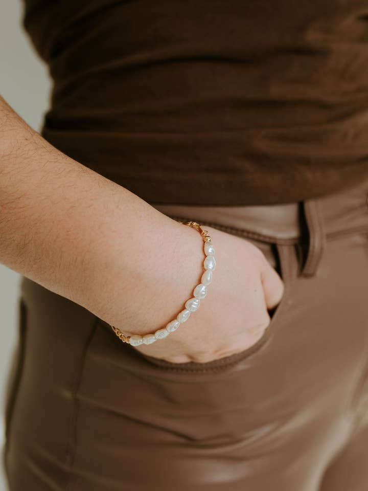 Bracelet en perles Figaro + pour la vente par Sydney Rose Co.