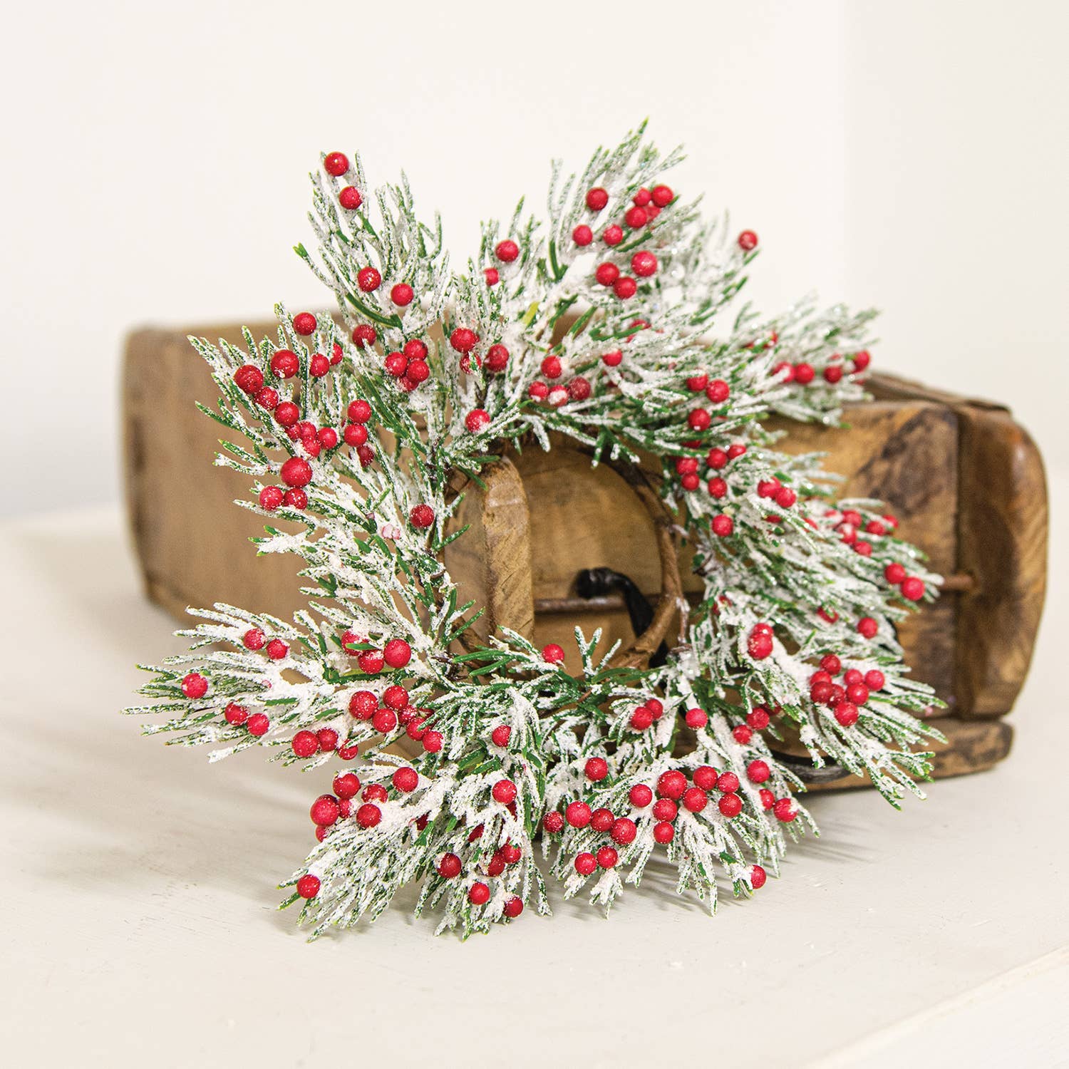 Saybrook Lane - Wholesale Artificial Plant - Frosted Pepper Berry & Pine Ring, 2"1