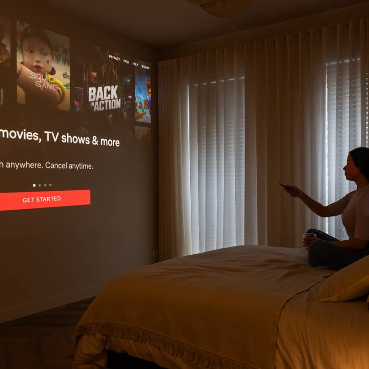 STOBE - Wholesale Gallery Wall Set - STOBE TITANIC mini projector2