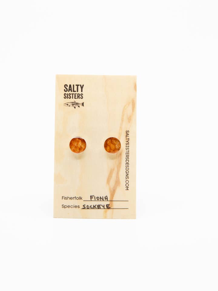 Pendientes de plata de ley con piel de pescado curada para venta al por mayor de Salty Sisters Designs