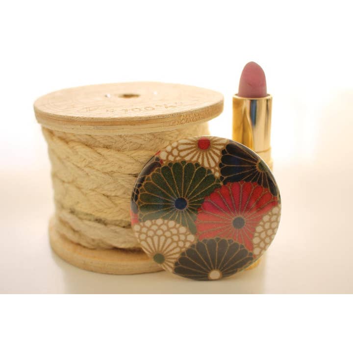 Specchio da tasca Bella dalia rossa per la vendita all'ingrosso da parte di Sabrina Trefle