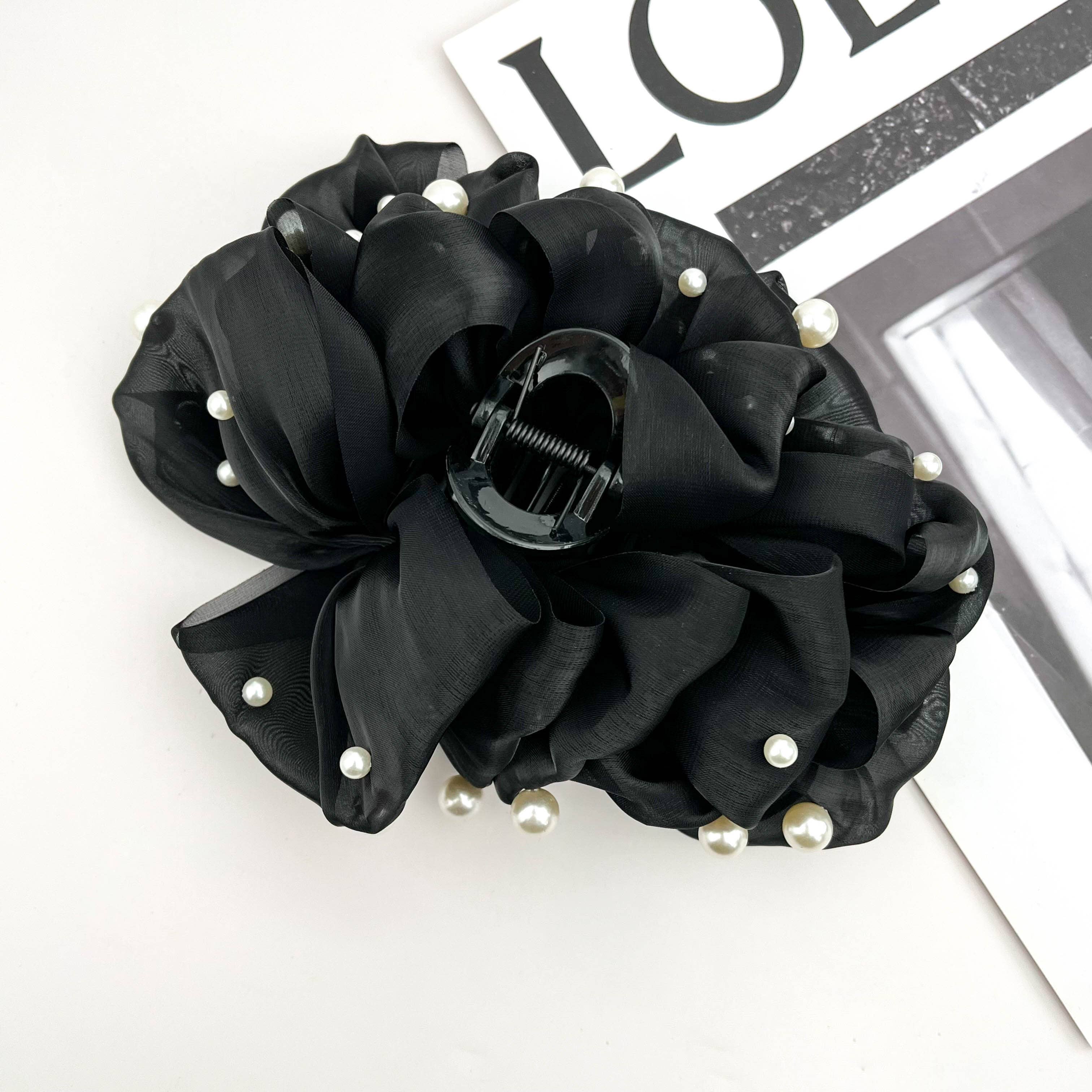 Svart Stor moln pärlorganza klämma – Drömsk & elegant hår för wholesale på Faire2