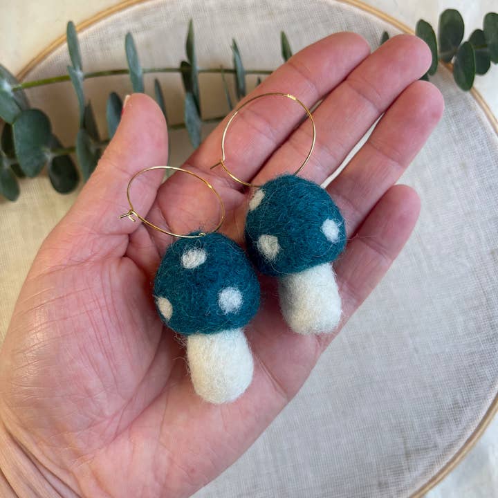 Honey Loom Designs - Wholesale Hangende/ronde oorbellen - Paddenstoel Herfst Vilt Oorbel8