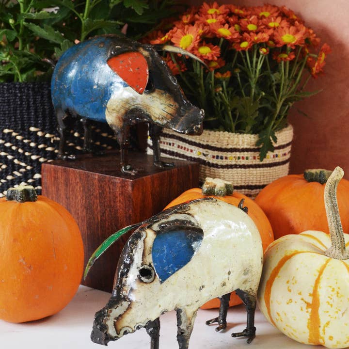 Swahili | AFRICAN MODERN - Vente Sculpture - Sculpture de cochon colorée en métal recyclé (assortie)5