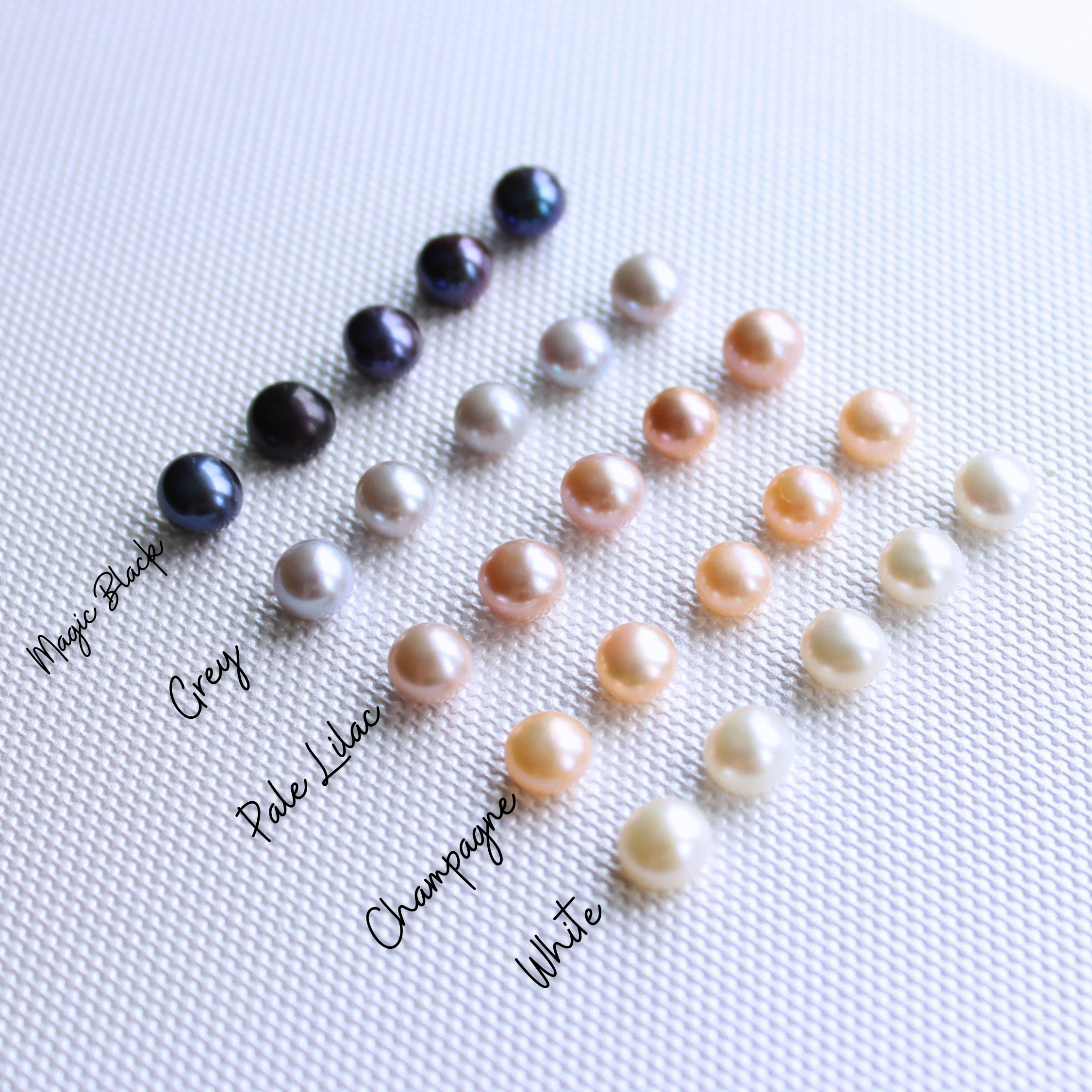 iBijoux – Engroshandel Hængeøreringe og creoløreringe – Minimalistiske ferskvandsperle-øreringe med vedhæng (1E04a)16