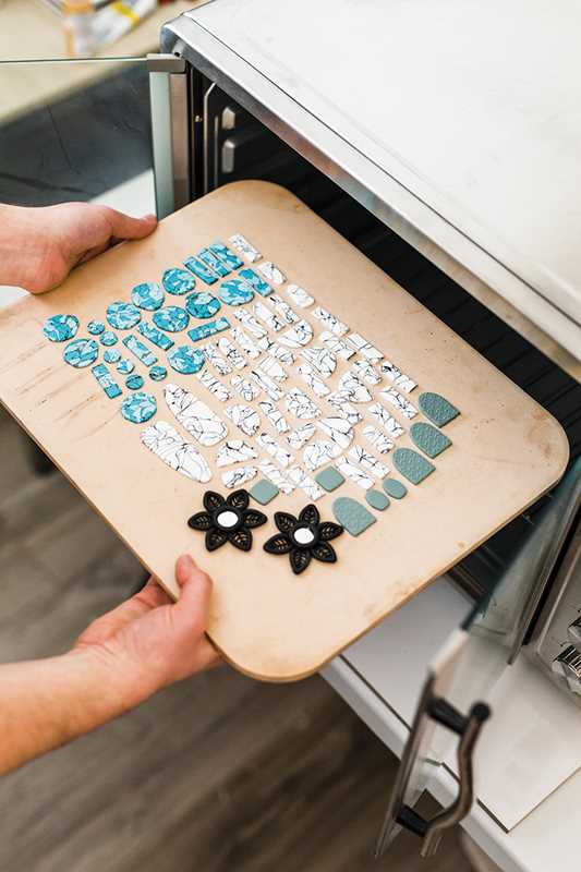 Simon & Schuster - Wholesale Crafts, Hobbies & DIY - Be a Polymer Clay Pro! by Lauren Tomlinson4