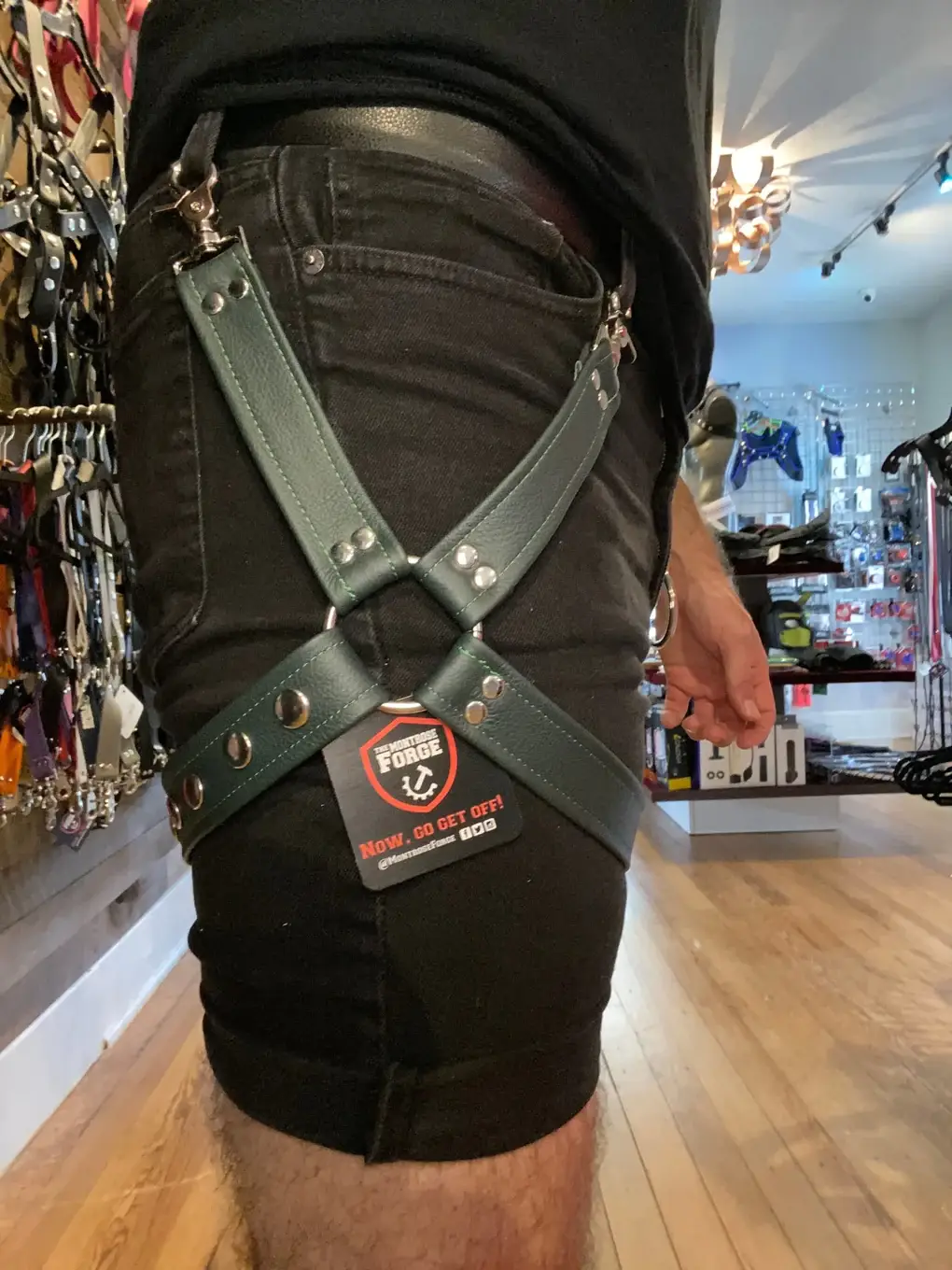 The Montrose Forge - Vente Sex toys - Harnais de jambe en cuir (disponible en 11 couleurs)3