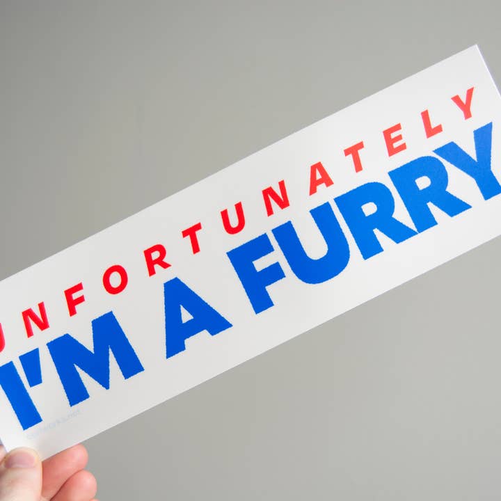 Adhesivo para parachoques de vinilo mate de 10 pulgadas con el nombre de «Desgraciadamente soy un peludo» para venta al por mayor de Curlworks