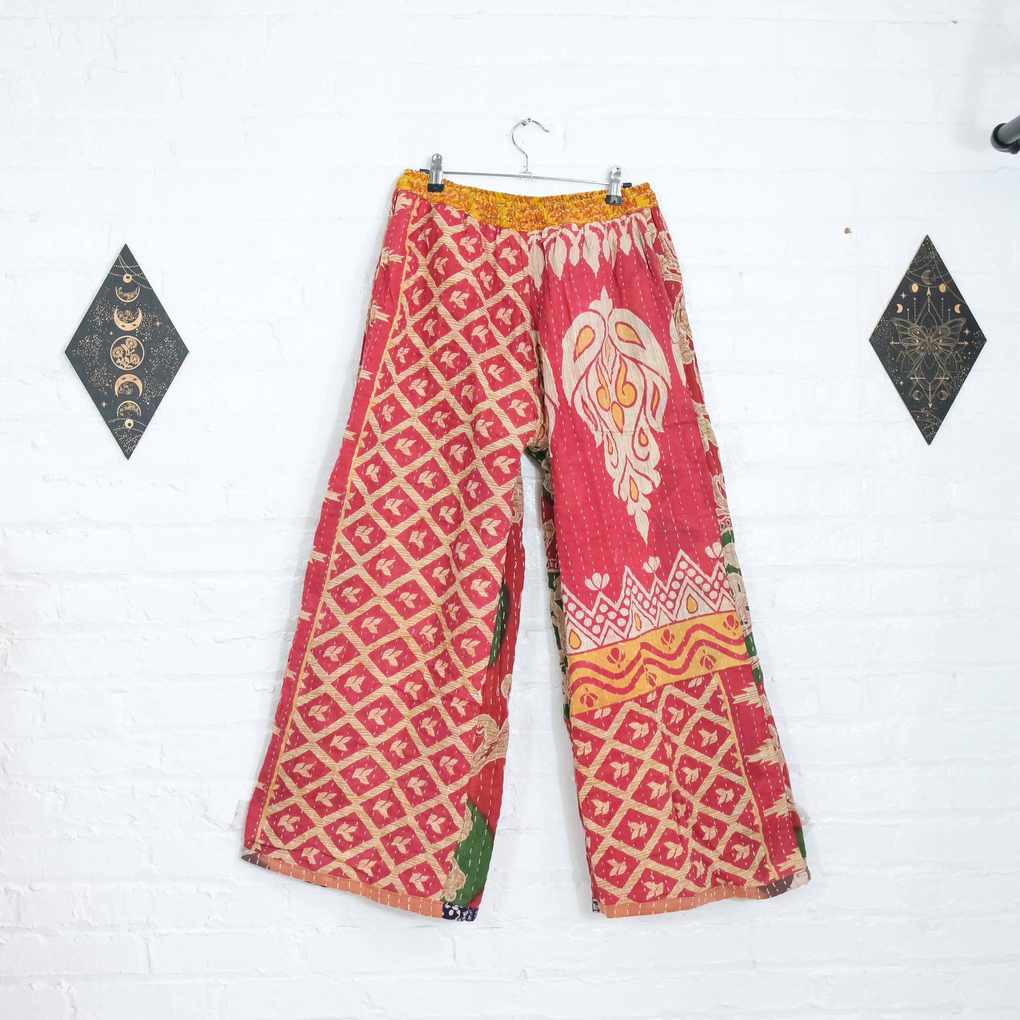 Karma Nepal Crafts – Großhandel Hose – Damen – Handgefertigte Kantha Wendehose mit weitem Bein3