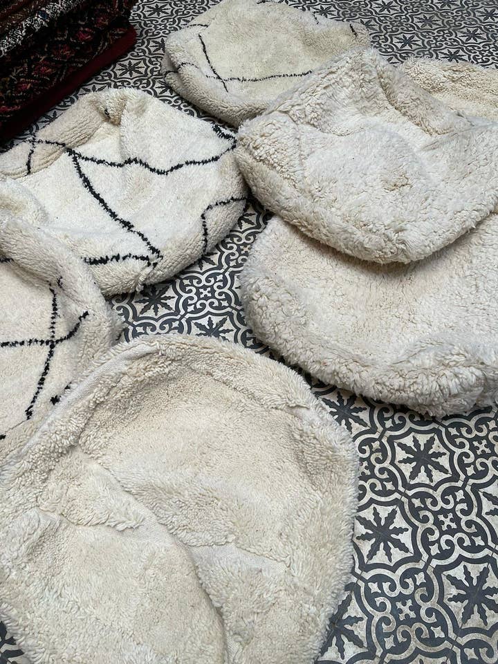 Beni Ouarain White Floorcushion, Offwhite, Wool for wholesale by NOMAD BY LIV