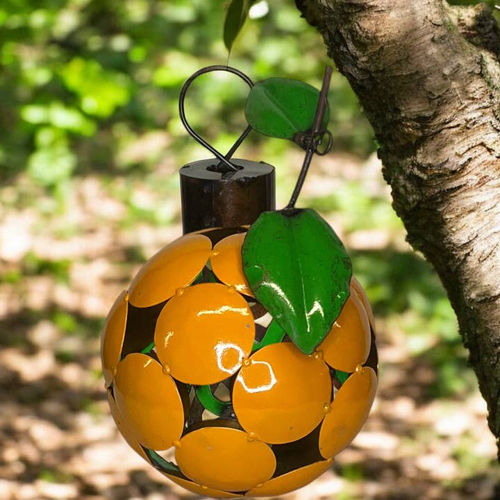 Oversized metalen oranje balornament voor wholesale door Blue Goat Garden Decor