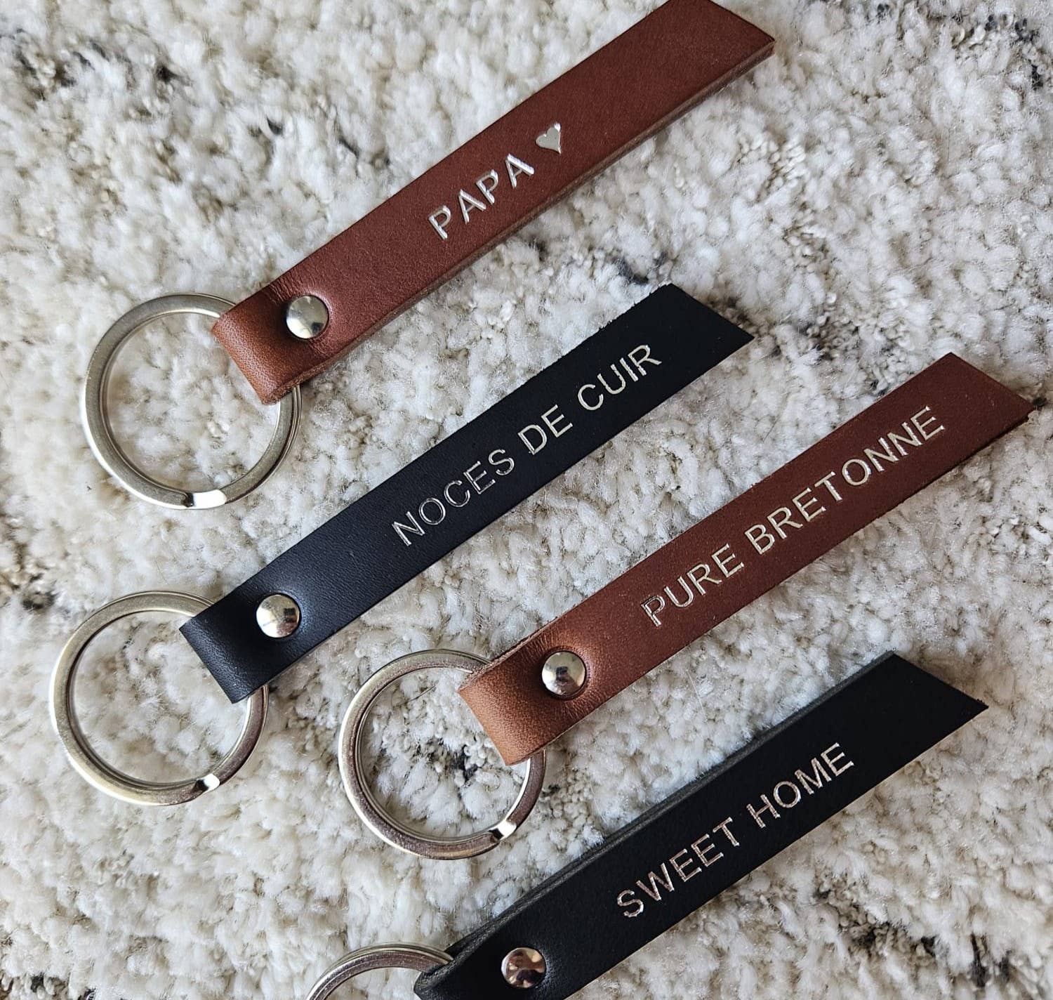 Boulevard des Tanneurs – wholesale Keychain – Unisex – Long leather keychain with customizable message2