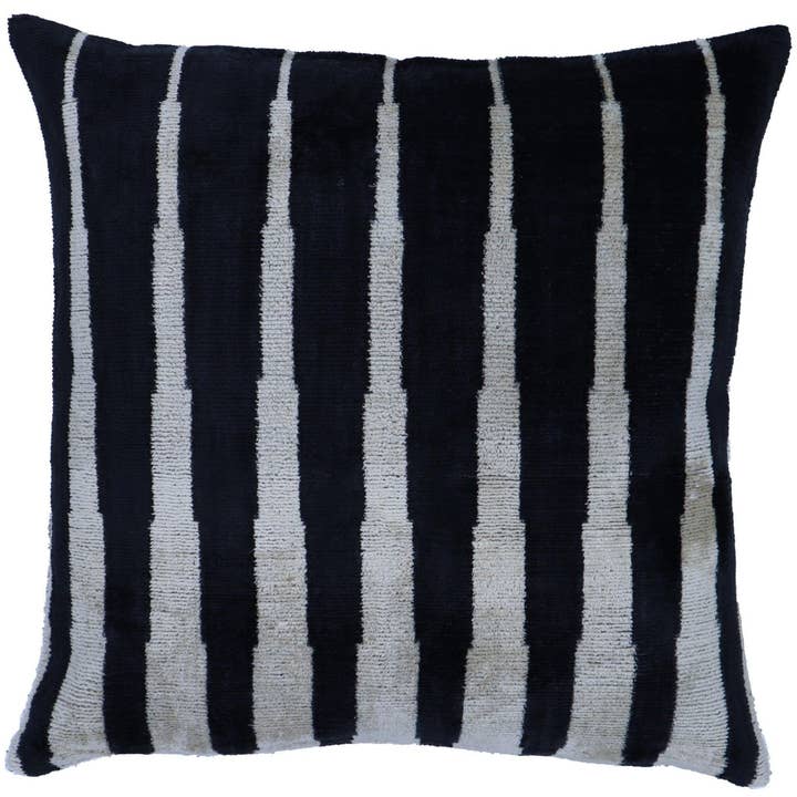 Coussin décoratif noir et blanc Canvello | 16 x 16 pouces pour la vente par Canvello