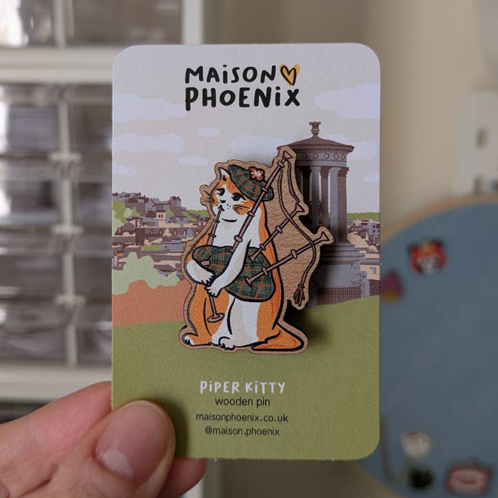 Épingle en bois Piper Kitty pour la vente par Maison Phoenix