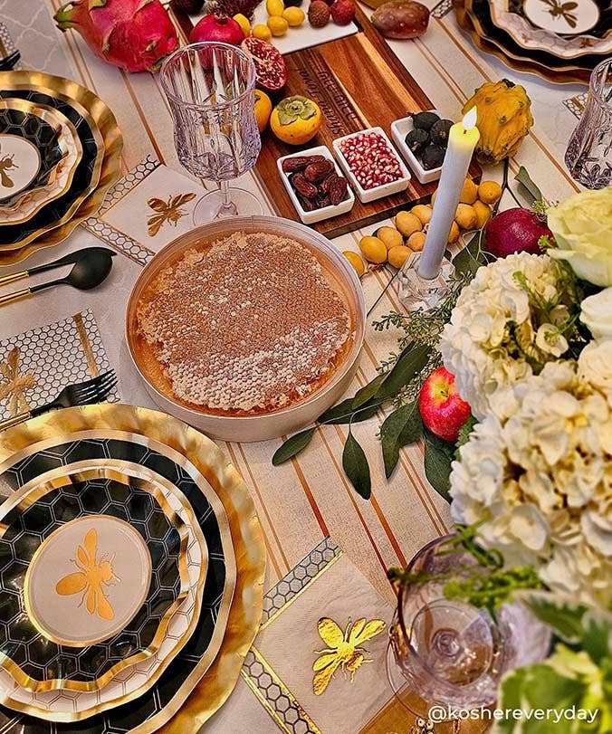 Sophistiplate - Wholesale Disposable Plate - Honeybee Wavy Paper Appetizer/Dessert Bowl/8pk4