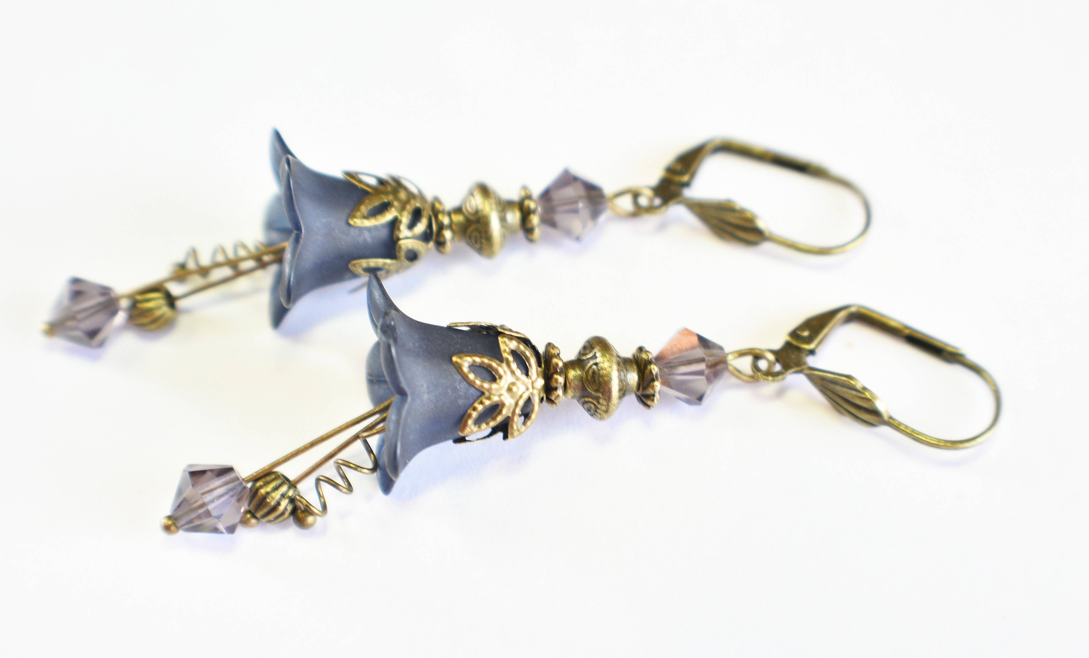 Chic Brico – Großhandel Ohrhänger – Glocke F in dunklem preußischem Blau und antiker Bronze im viktorianischen Stil1