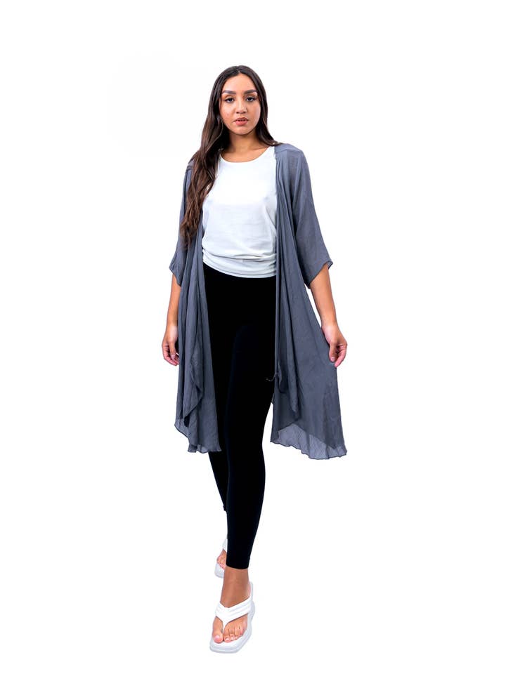 Grå åben jakke/lang skuldertræk for engroshandel hos Lazy Daisy