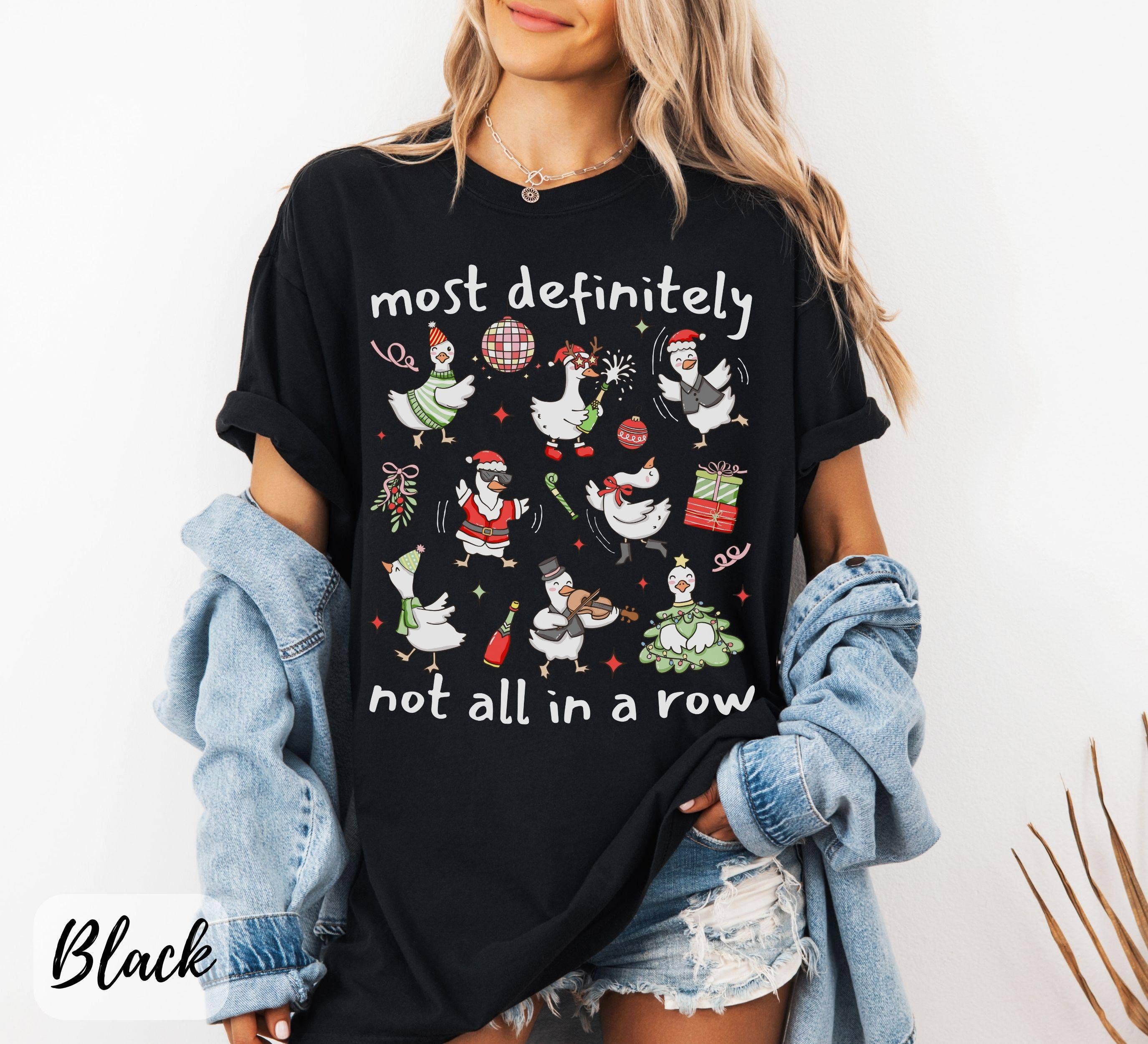 Glaime – Engroshandel Grafisk t-shirt - Dame – Silly Goose Christmas Comfort Colors T-shirt & Sweatshirt3