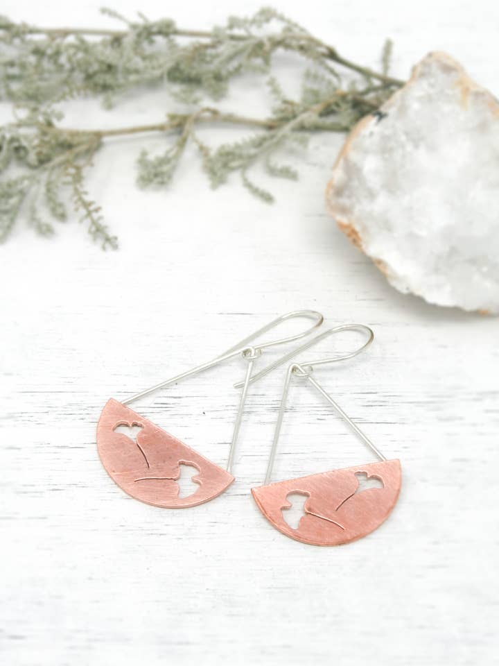 Botanische Ohrringe, Farn Thymian Ginkgo Spross Blütenzweig für den Großhandel von Rising Jewelry