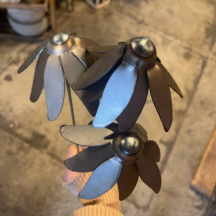 608 The Factory - Wholesale Garden/Lawn Stake - Metal Cone Daisy Flower Set of 24 Flowers