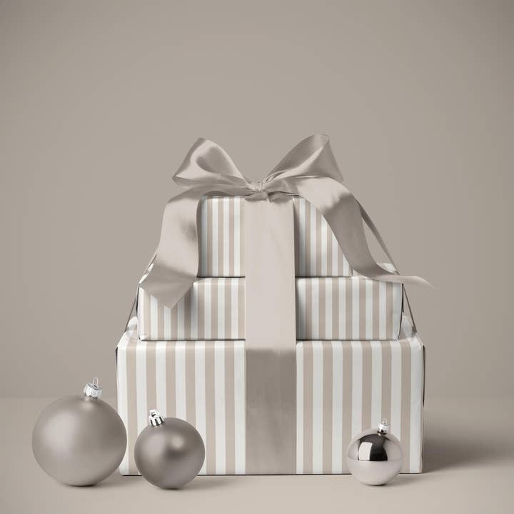 Papier cadeau à rayures neutres beige fait sur commande pour la vente par SB Paperie