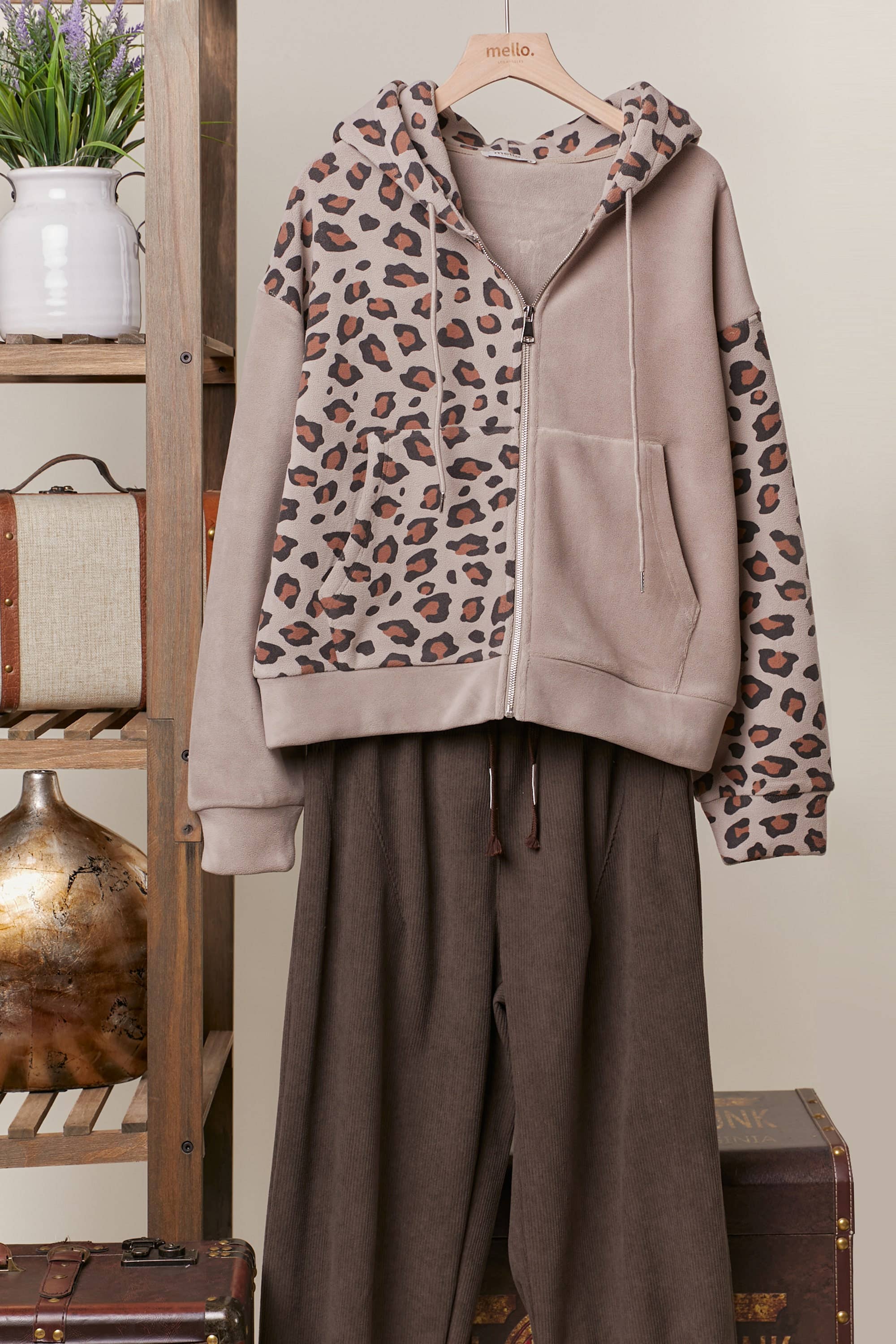 Mello. - Wholesale Hoodie - Women's - Zip Up hooded Sweatshirt with Leopard Print15