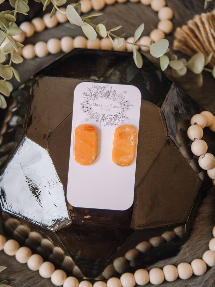 Orecchini in finta argilla polimerica con cristalli citrini per la vendita all'ingrosso da parte di Millburn Place