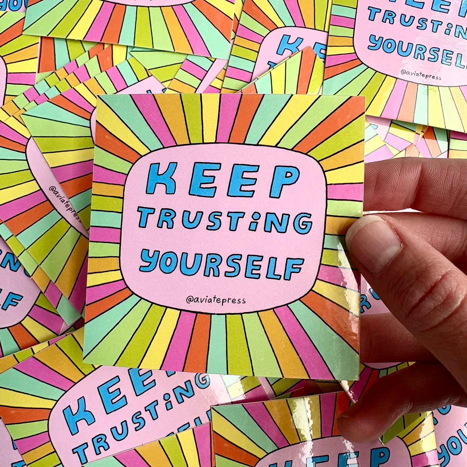 Aviate Press - Vente Autocollant - Autocollant "Continue à te faire confiance"1