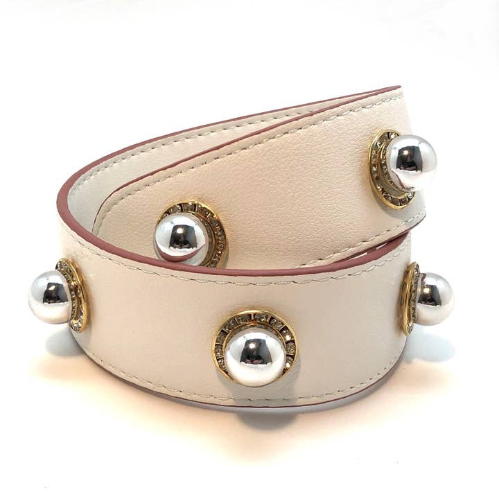 Bella in witte short met roze rand voor wholesale door Cthru Purses