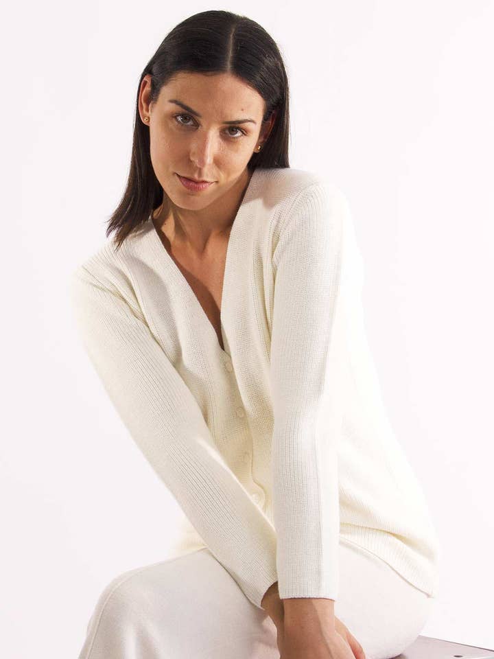 V-Ausschnitt-Perlenstrickjacke aus Merinowolle für den Großhandel von Achega Knitwear