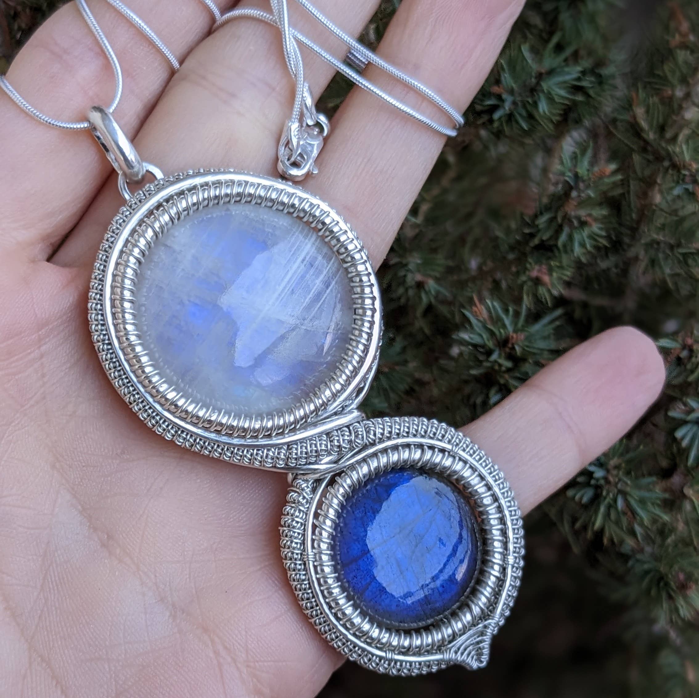 Le Tourbillon Minéral - Vente Colliers à pendentif - Collier Labradorite Bleue, Péristérite Et Argent Massif1