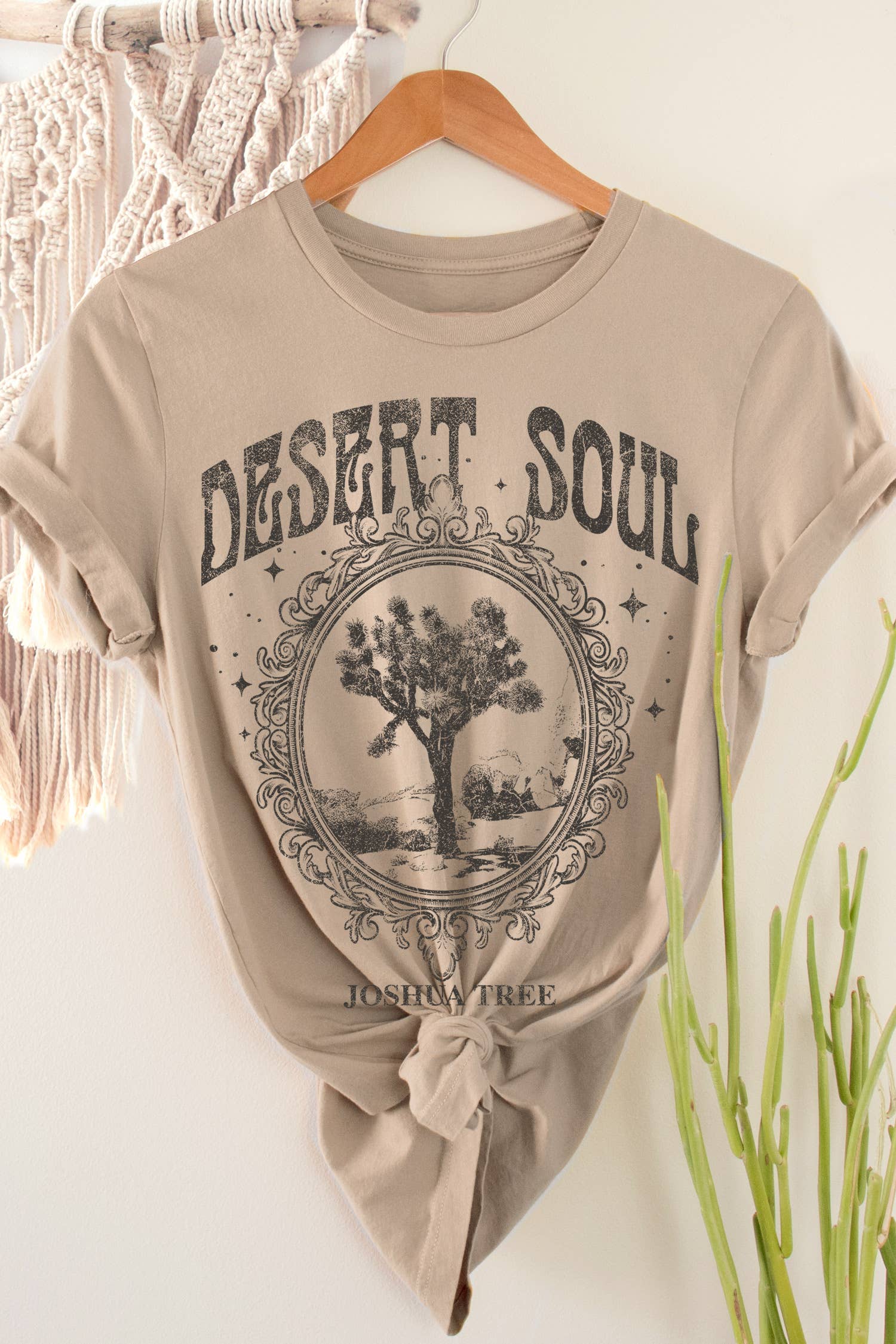 BouTeeQue Closet - Vendita all'ingrosso Maglietta serigrafata - Donna - BTJ4890 -T JOSHUA TREE, ANIMA DEL DESERTO4