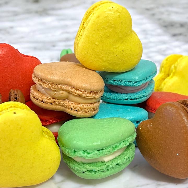 macaron centrale - Wholesale Cookie - Assorted Heart-Shaped Macarons – 36 or 72 Pack