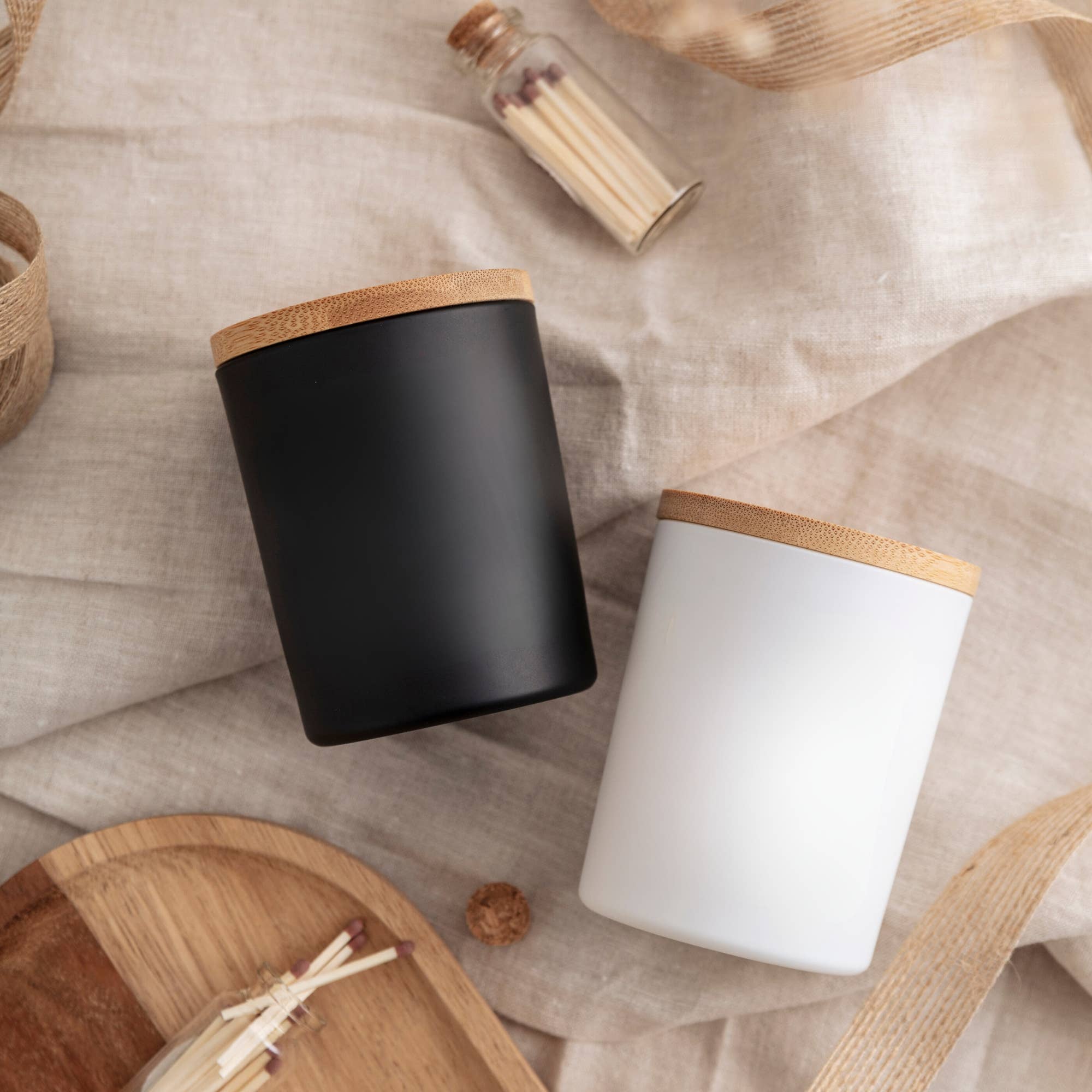 Happy Inky - Vente Bougie en bocal - Bougie végane en cire de soja avec couvercle en bois – pots noirs ou blancs5