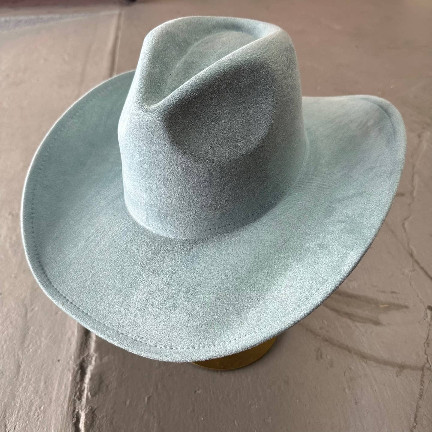 One and Only Accessories – wholesale Cowboy Hat – Women’s – Vegan suede cattleman cowboy hat stiff flat brim Stylish hat31