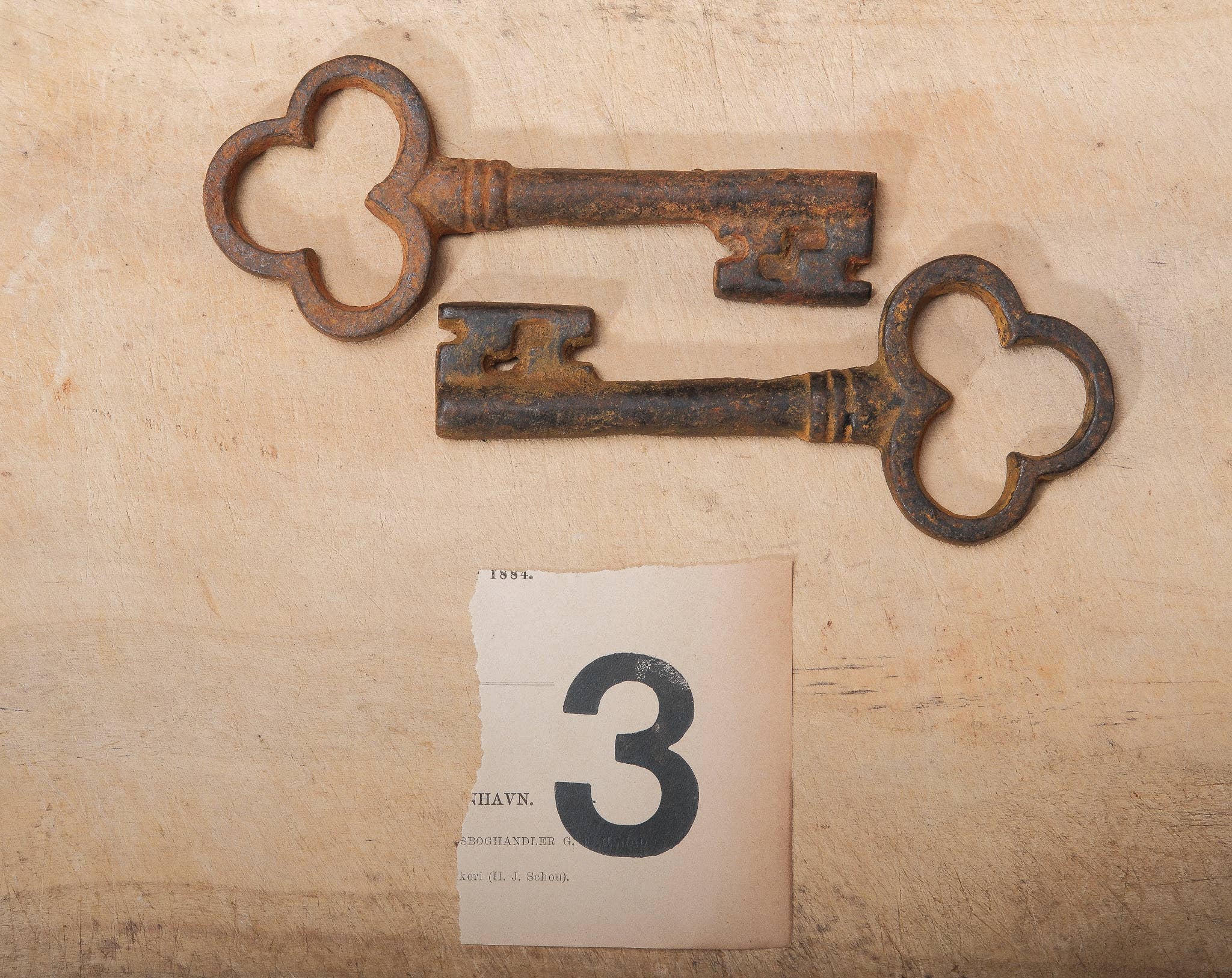 Golden Oldies Antiques - Vente Décorations de table - Reproduction Clé Squelette en Fer Style Vintage2