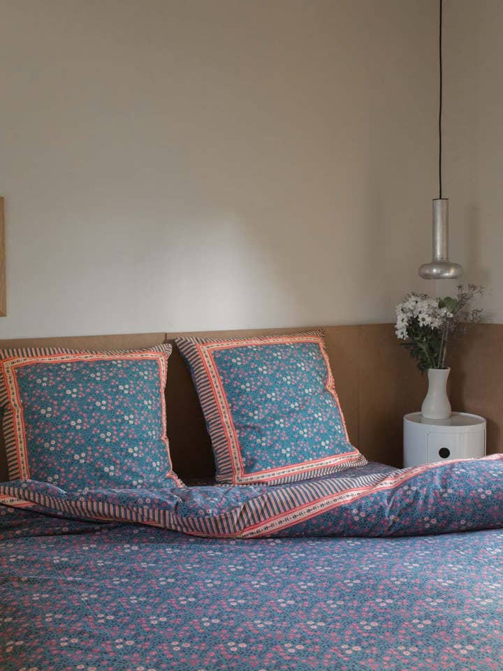 Housse De Couette Noemie - Linge de lit - fleurs - bleu pour la vente par Louise Misha