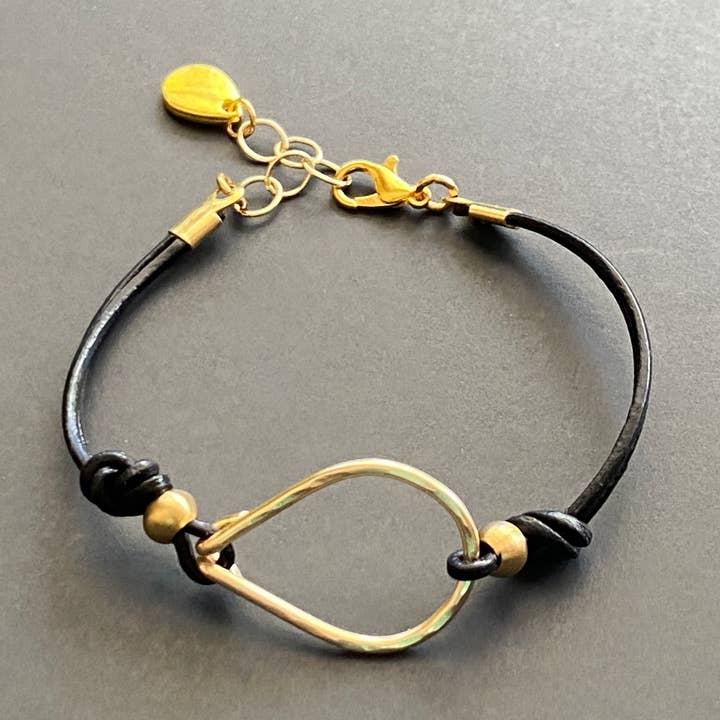 Læder armbånd hamret guld pære stik for engroshandel hos Marble Designs Jewelry