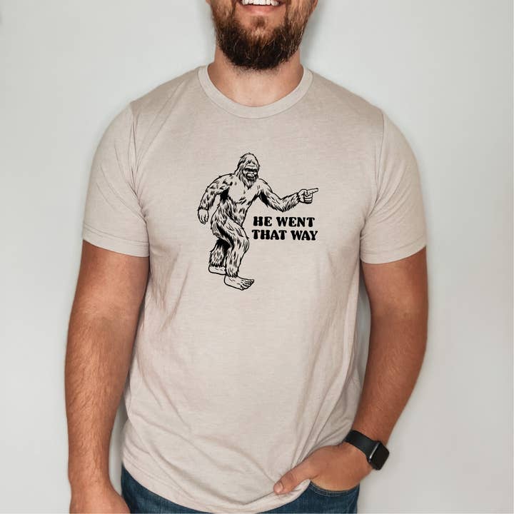 T-shirt graphique Bigfoot Nature à manches longues 072 pour la vente par 208 Tees