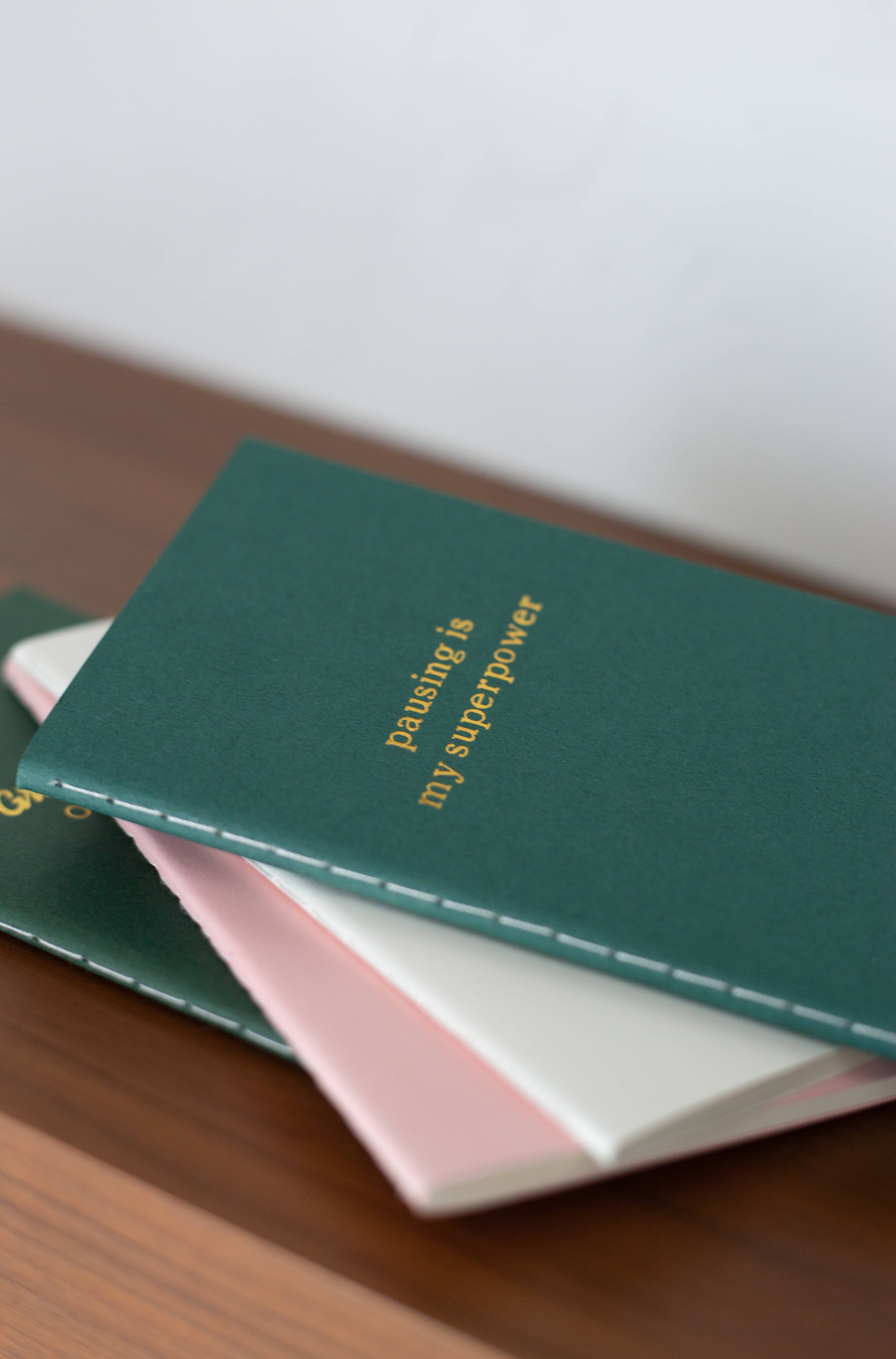 Studio Portmanteau - Vente Cahiers - Mini carnet de notes au point de selle gaufré avec texte personnalisé11