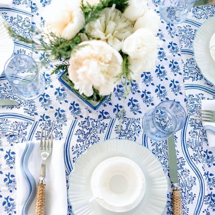 Frances Fields Home, formerly Fenwick Fields – wholesale Dinner & cloth napkin – Linen Scalloped Square | Lily White with Cornflower Blue (4-pack)1