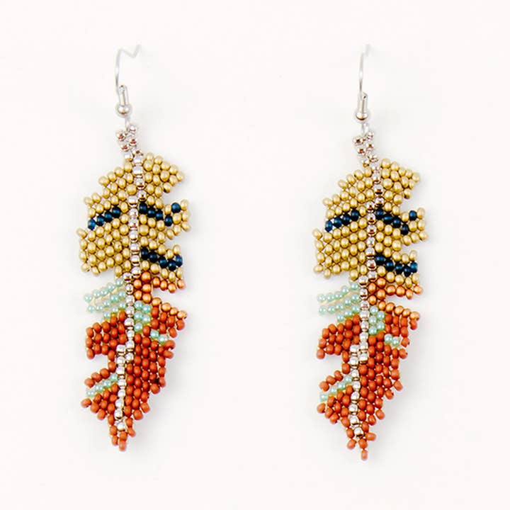Boucles d'oreilles plumes en perles pour la vente par Altiplano