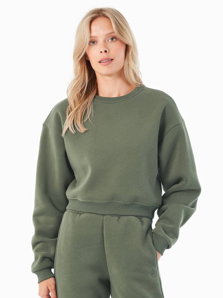 SILLIVIA | Essentials Travel Crop-Sweatshirt em algodão orgânico e poliéster reciclado por atacado de ORGANICATION