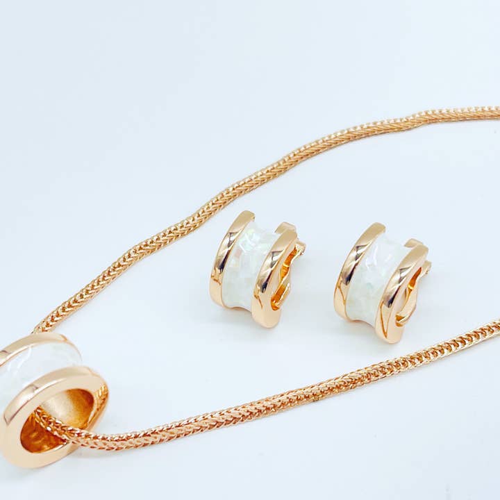 Ensemble de pendentif diamant américain pour la vente par Sarah Shahid Designer Jewelry