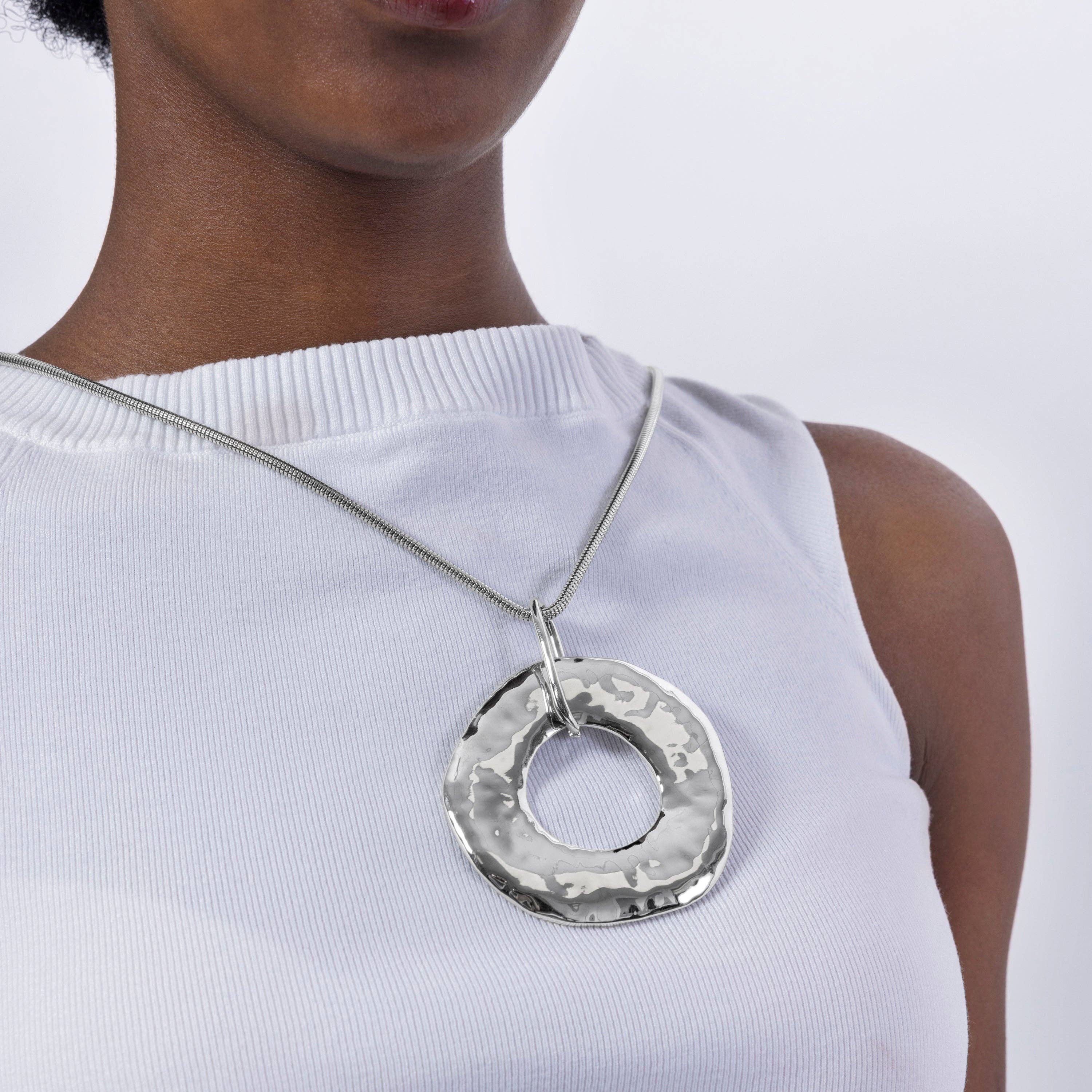 Luxenter – wholesale Hänge-/berlockhalsband – Krage avslutad i rodium - Routa1