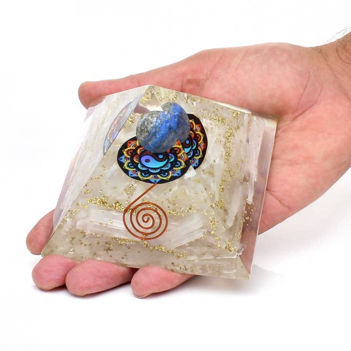 UniArt - Vente Pierre et cristal de spiritualité - Pyramide orgonite de 10 cm avec sphère et pierres naturelles6