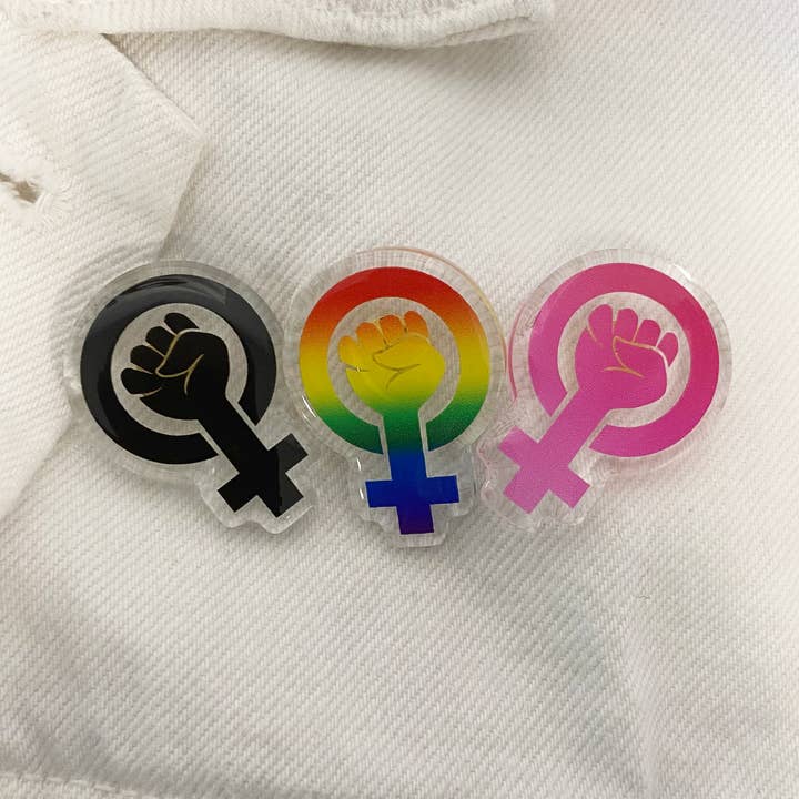 Perni acrilici simbolo femminista per la vendita all'ingrosso da parte di Rebelist