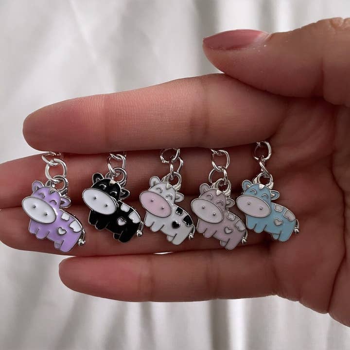 Koe sleutelhanger Koe Sleutelhanger Koe Emaille Charme Koe Sleutelhanger Unisex voor wholesale door Roshni Desai & Things