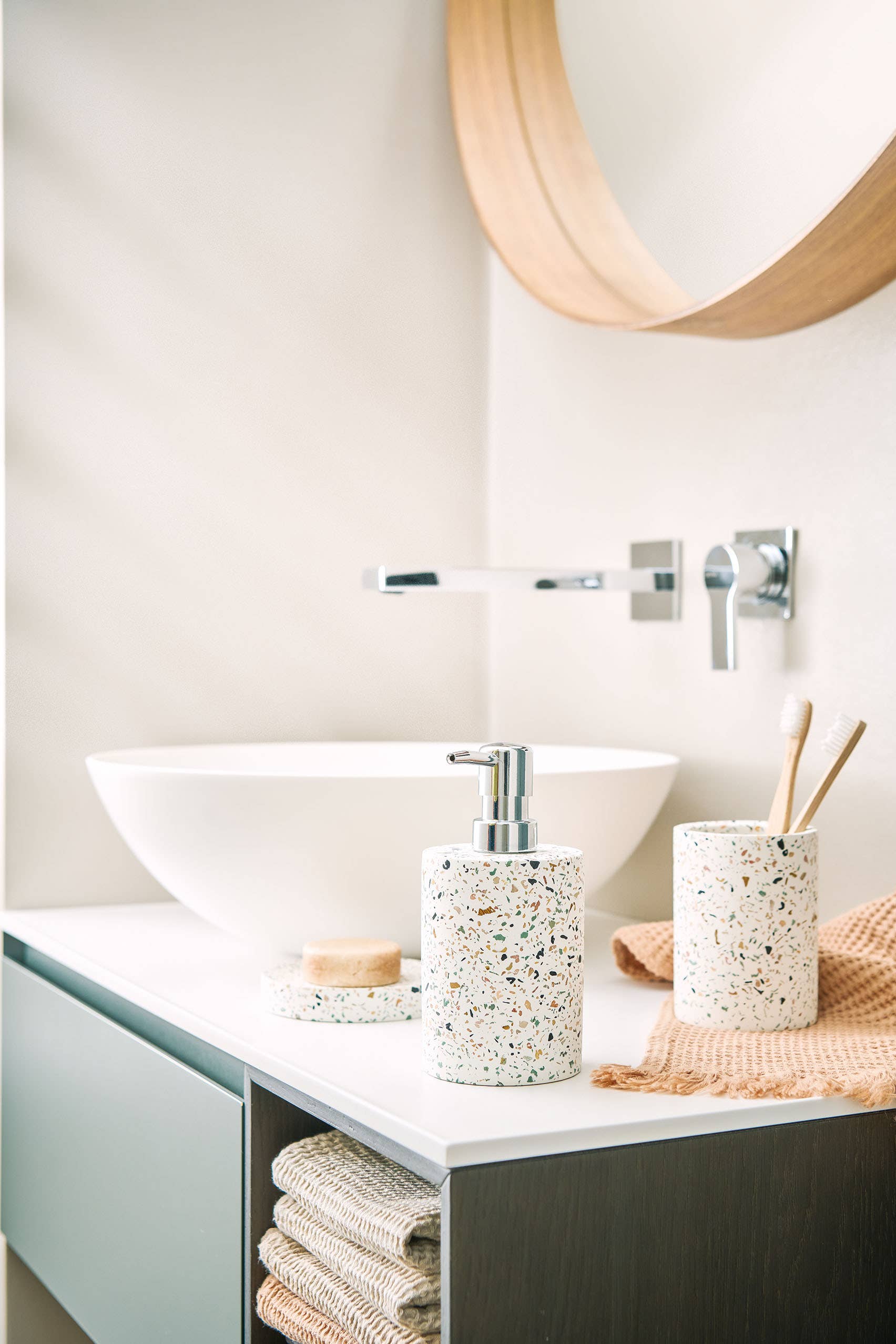 white Soap dispenser "Terrazzo", cement for wholesale on Faire1